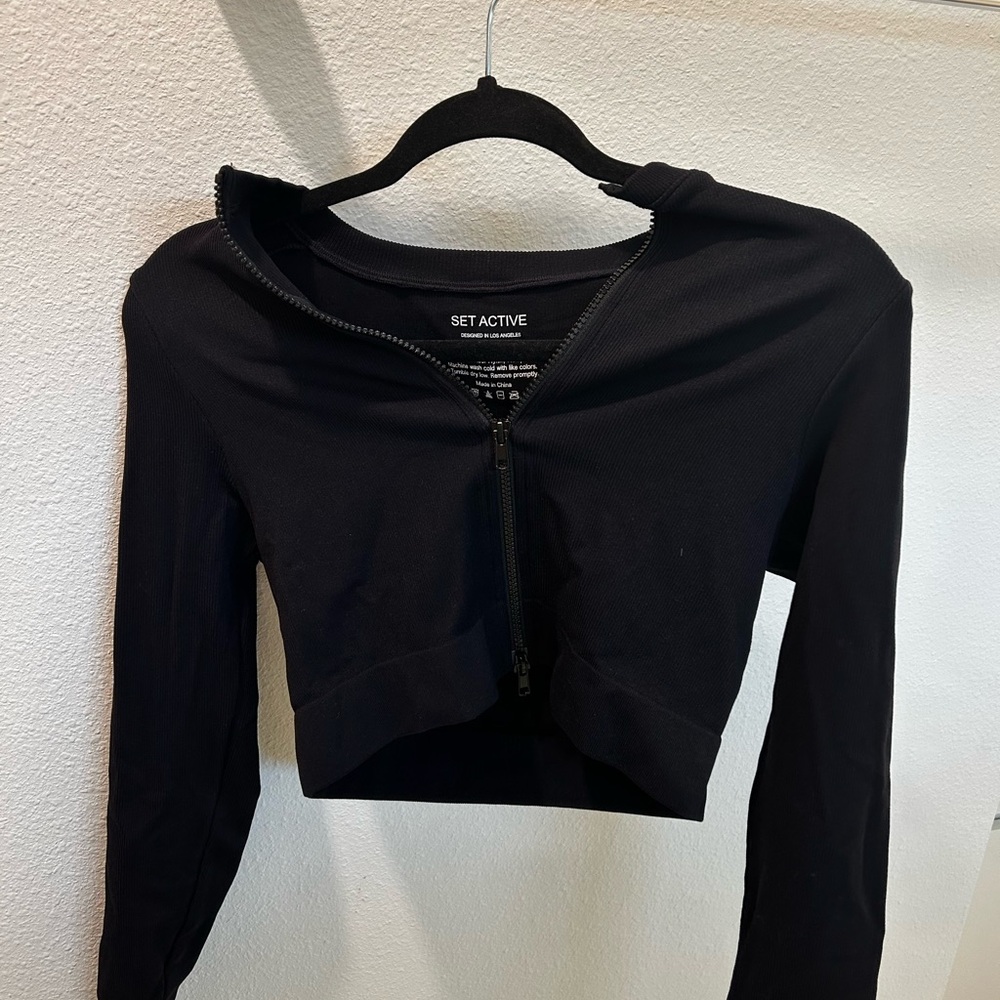 SET ACTIVE Women's Black Cropped Top
